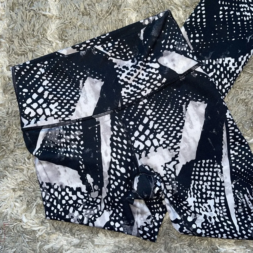 Lululemon Wunder Under Crop III *Full-On LuonStatic Mist White Black Leggings